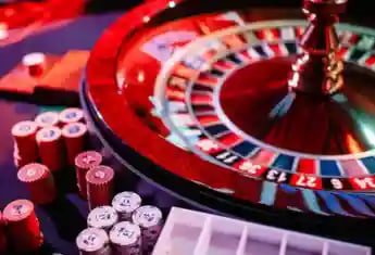 Tampilan mobile sportsbook dan casino totoakurat dengan akses cepat di perangkat Android dan iOS